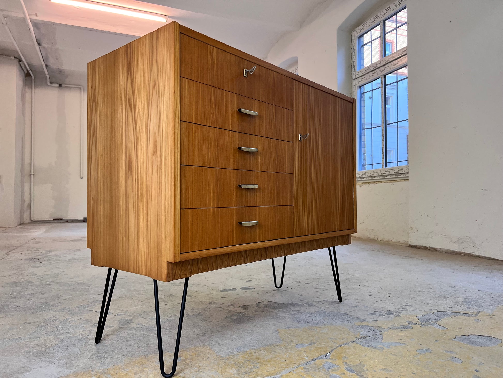 Kommode Typ 605 mit Schubladen auf Hairpinlegs von Herbert Eilenberg für Hellerau