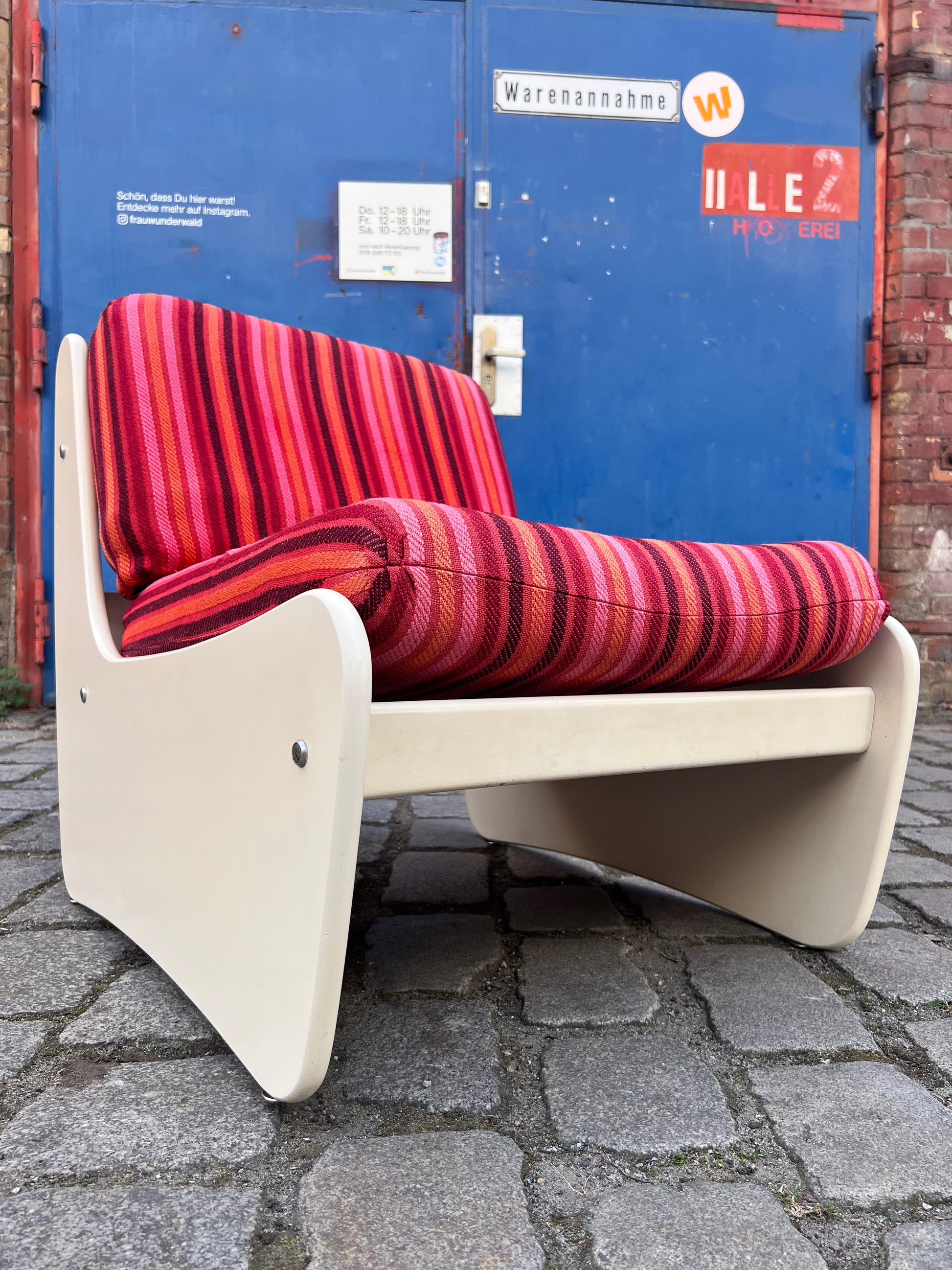 Sessel 70er pink gestreift