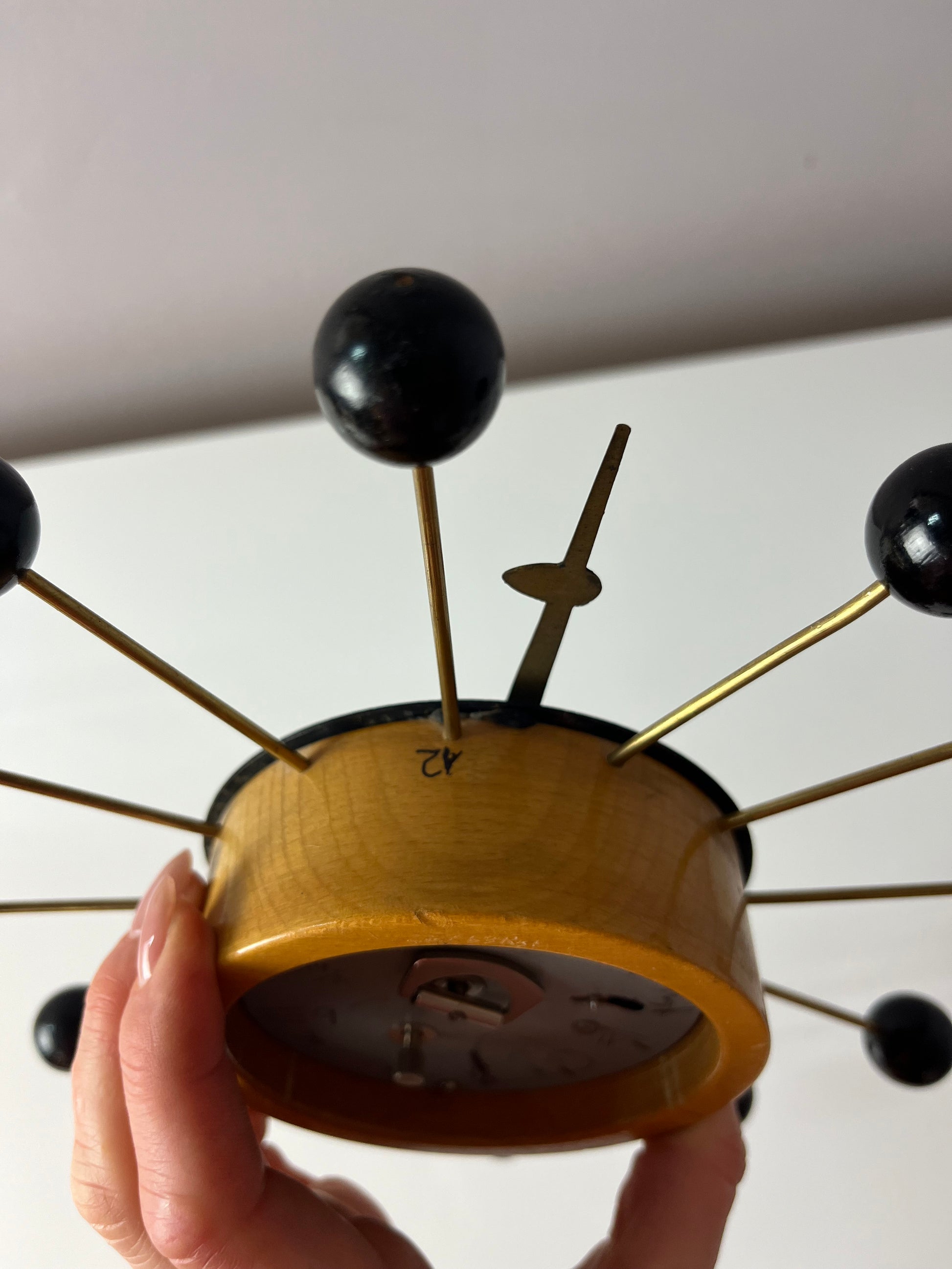 Wanduhr Holz Messing im Stil von George Nelson