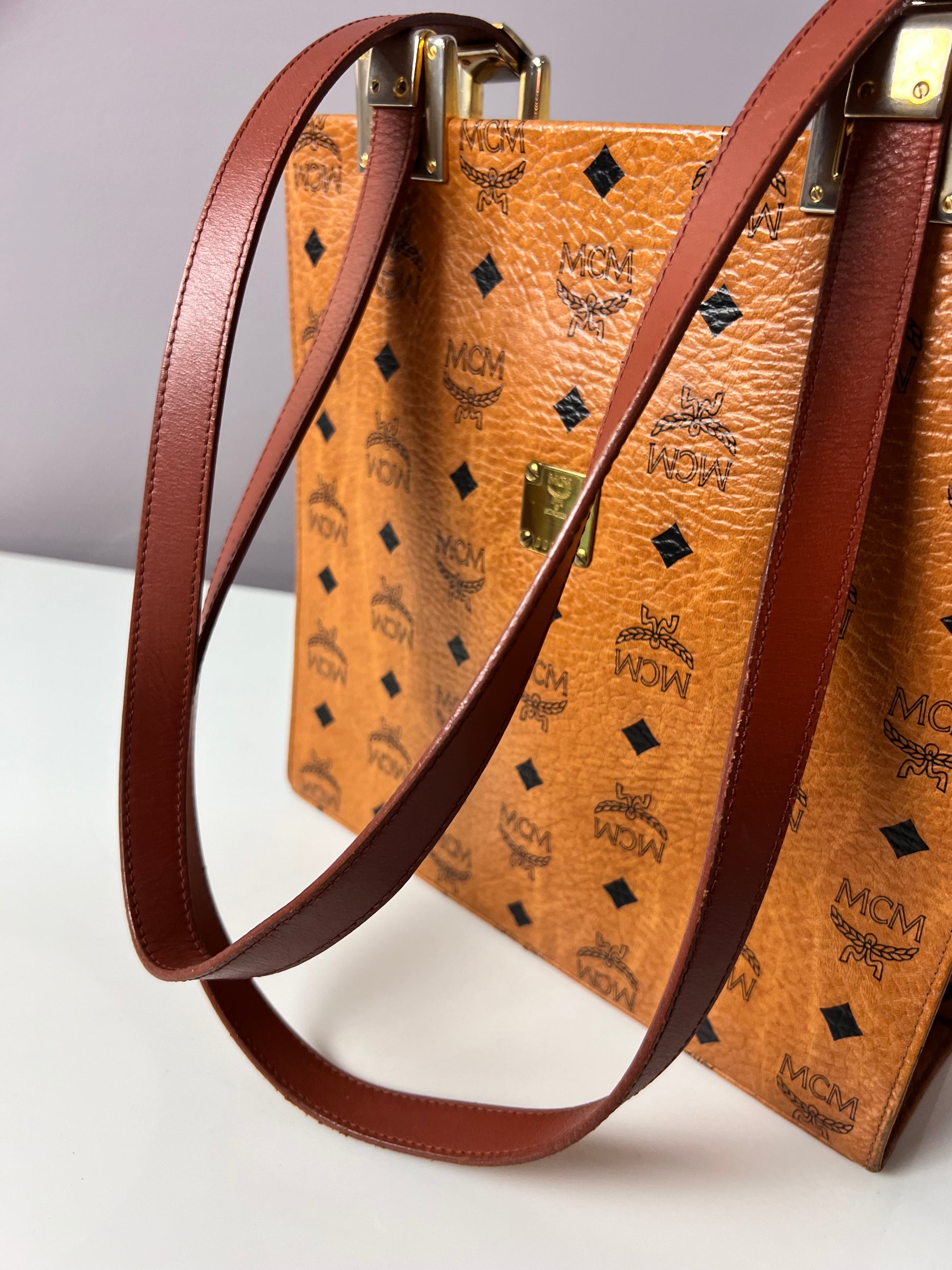 Vintage Designerhandtasche MCM Modell 02031