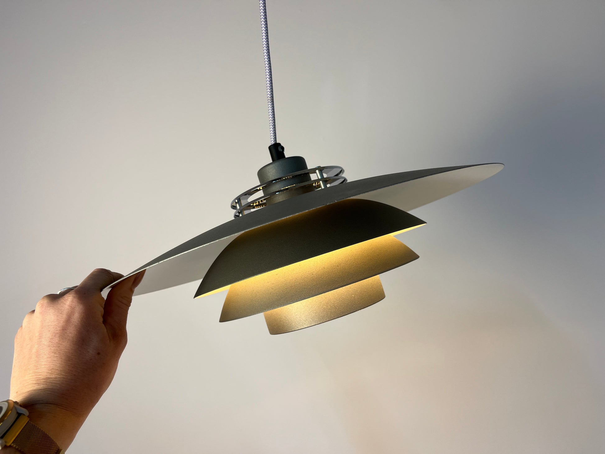 Lamellenlampe Modell DE-LUX grau von Design Light