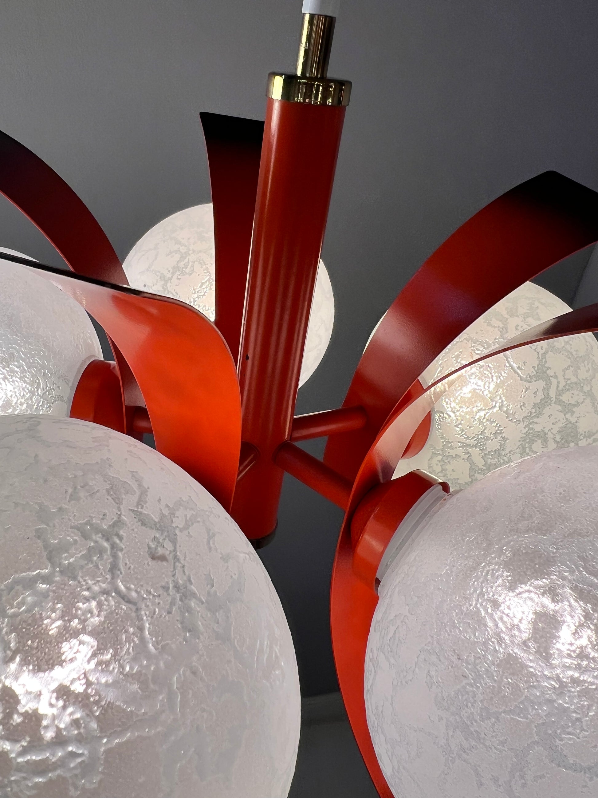 Kronleuchter weiß orange von Richard Essig