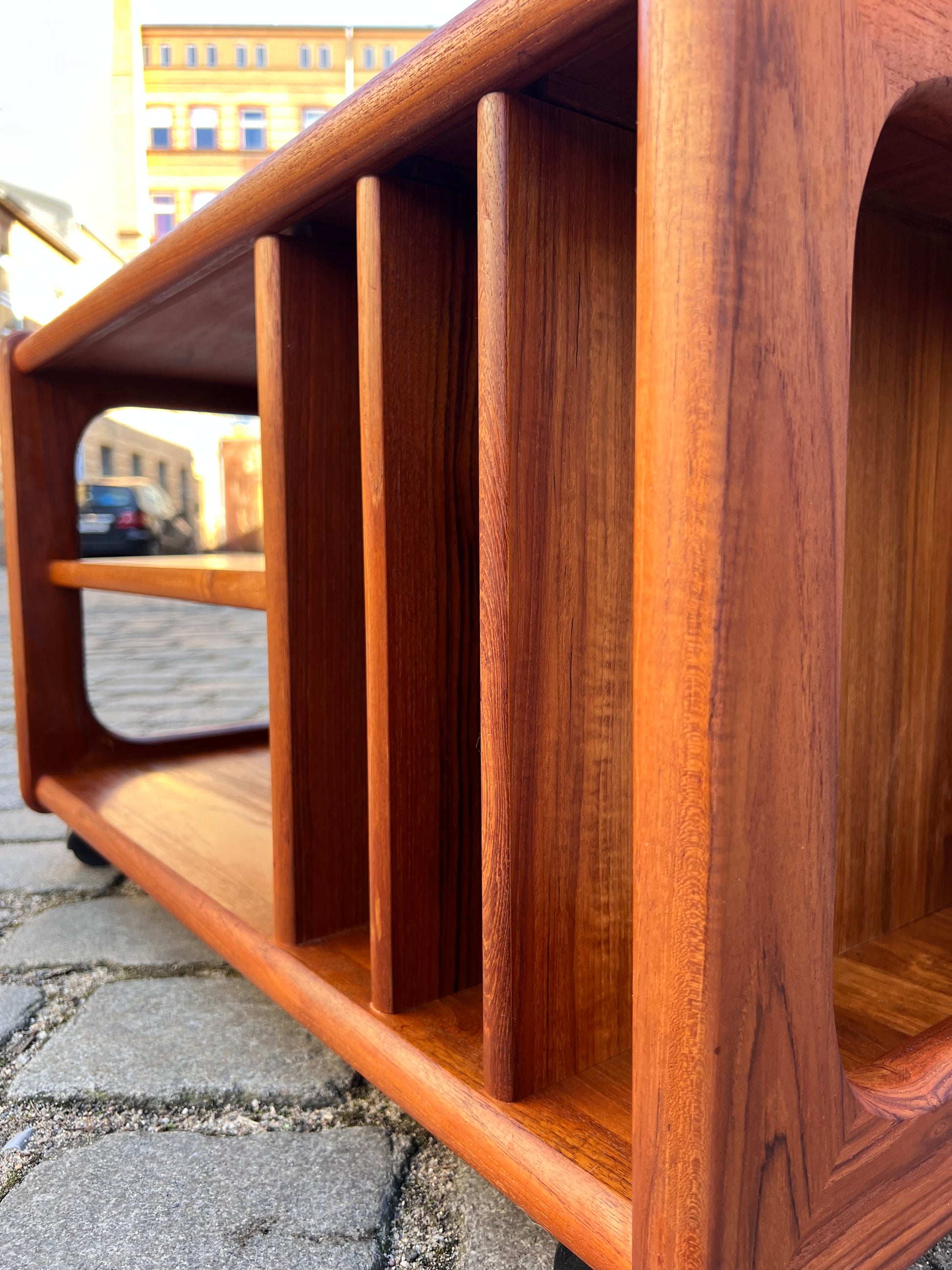 Rollwagen für Schallplatten Teak aus Dänemark