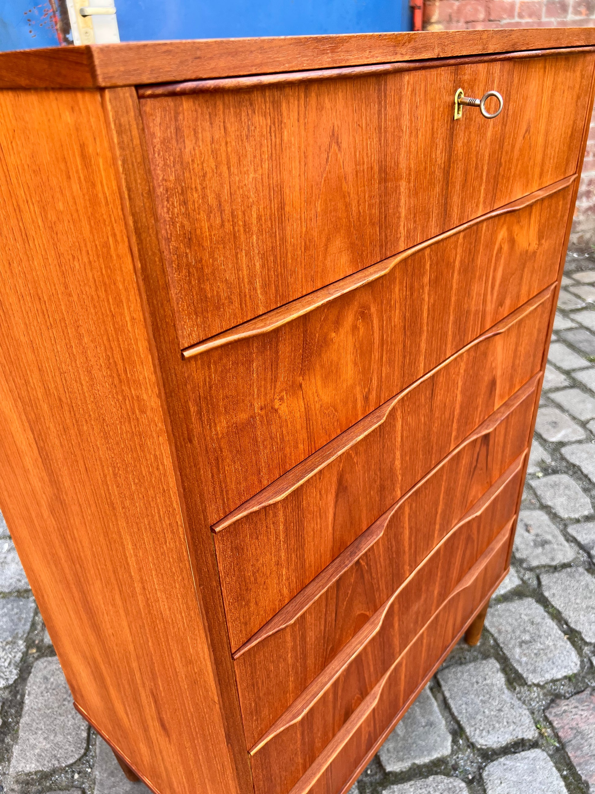 Kommode Teak mit Schloss aus Dänemark
