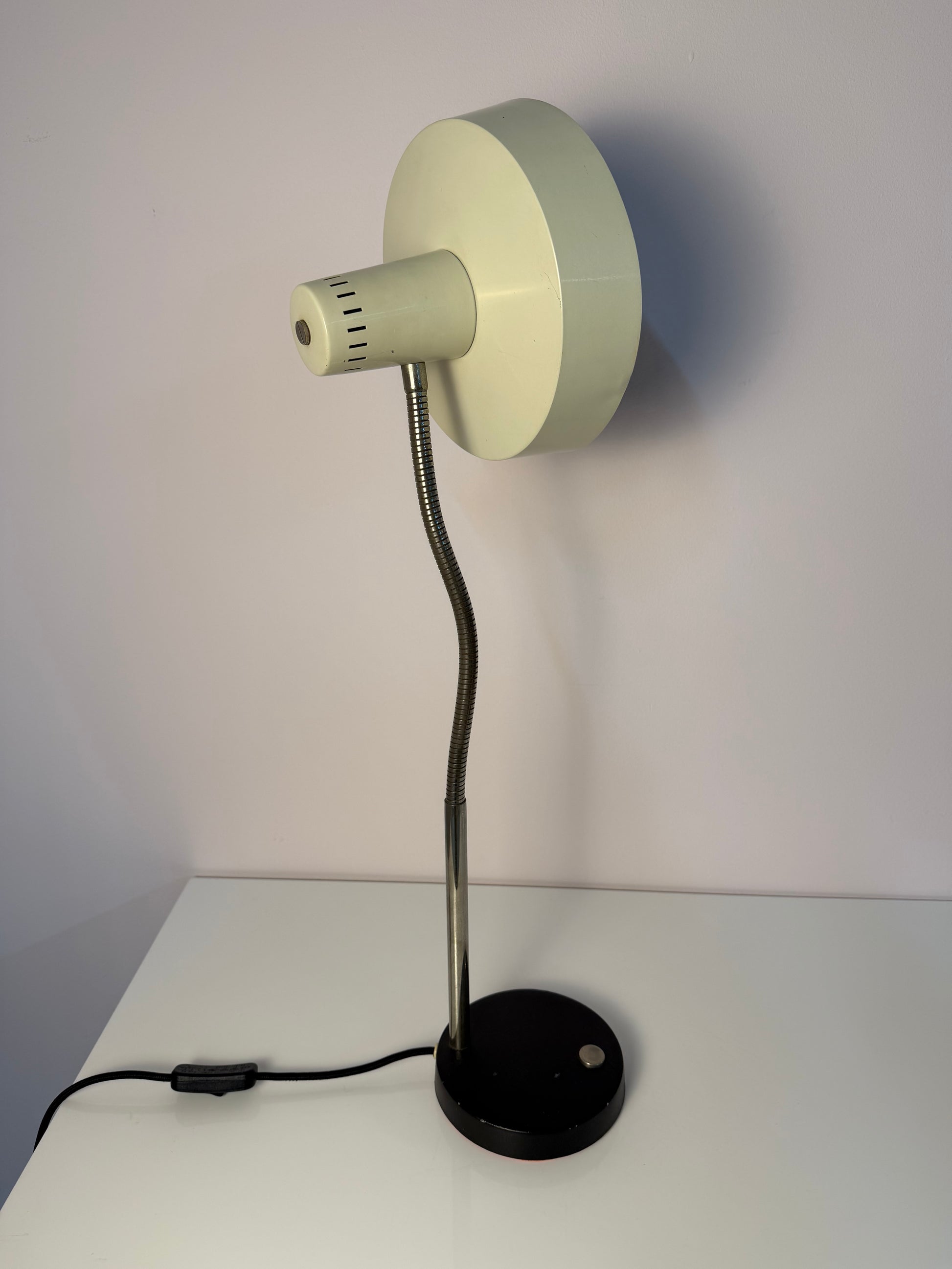 Schreibtischlampe altweiß mit beweglichem Arm