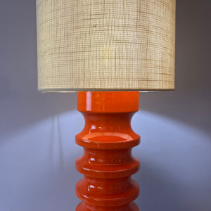 Stehlampe orange Keramik mit Wollschirm