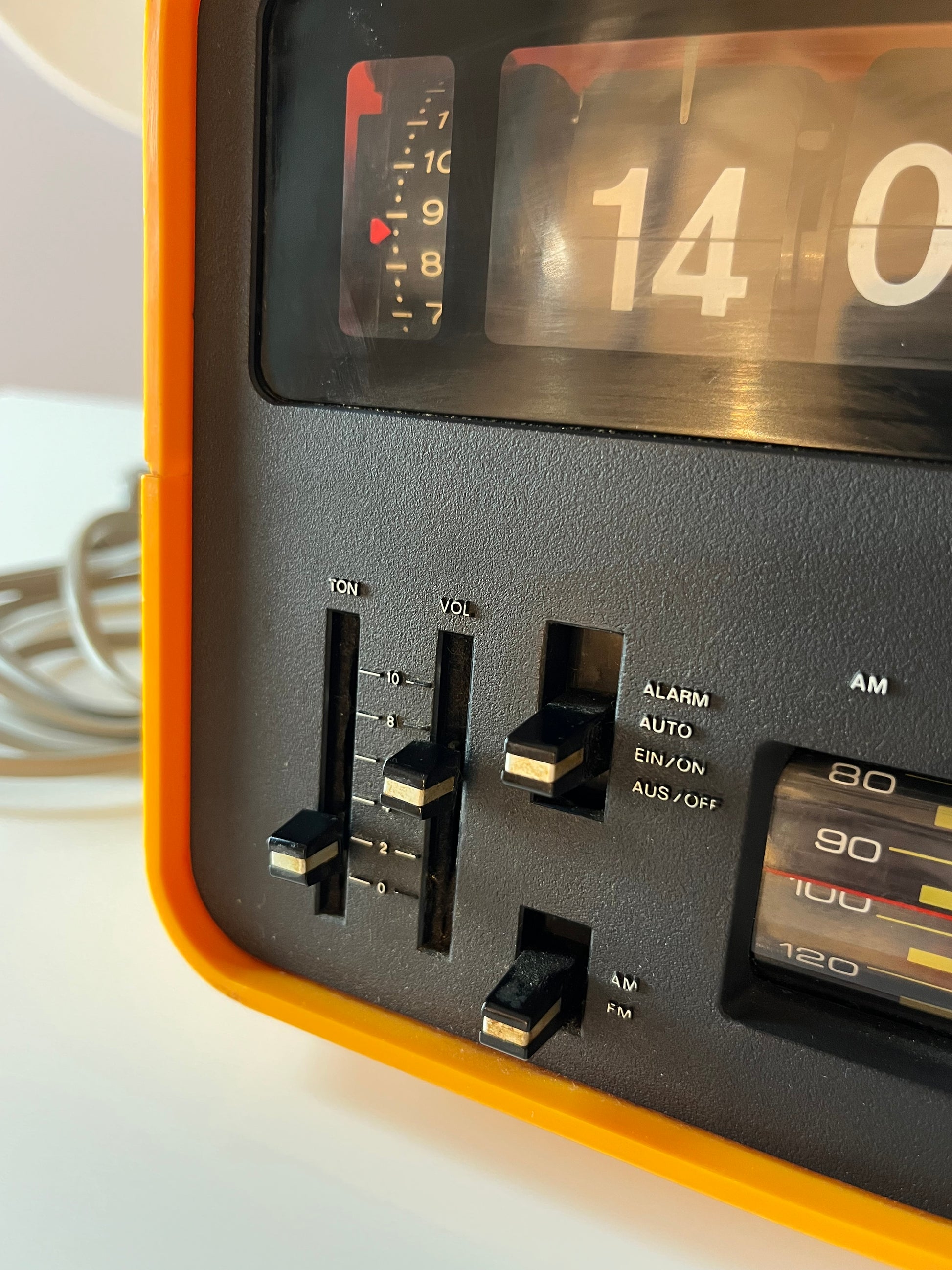 Klappzahl Weckerradio RD 100 gelb von Elac
