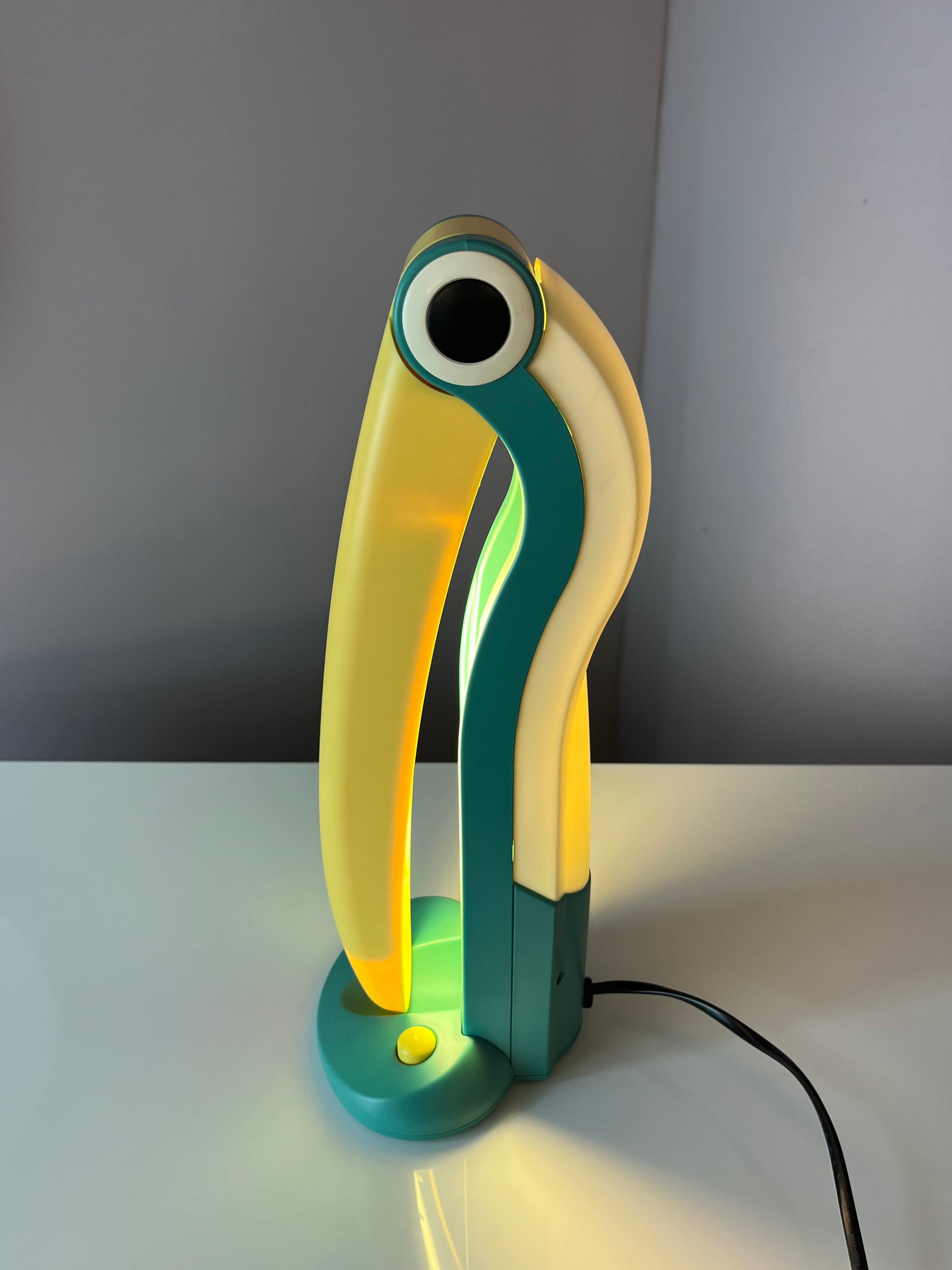 Tischlampe Toucan groß grün gelb von H.T. Huang für Huangslite