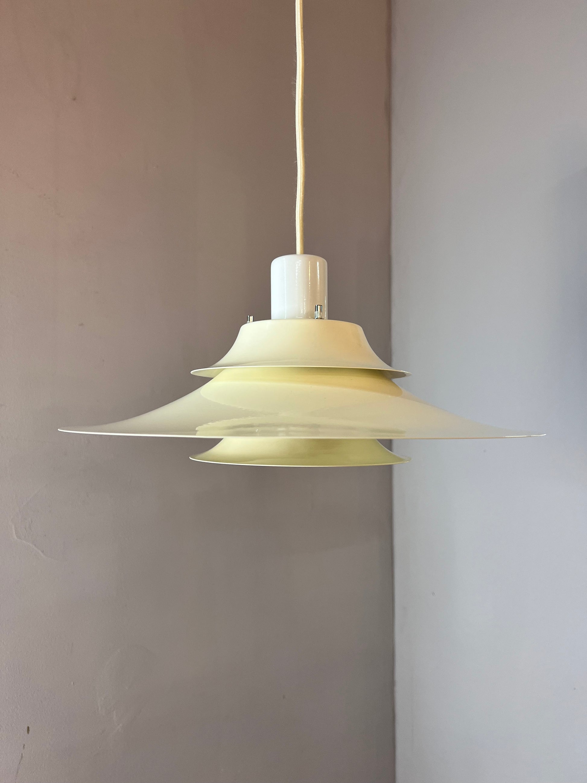 Dänische Lamellenlampe cremeweiss