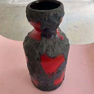 Vase Fat Lava rot schwarz von Marei Keramik