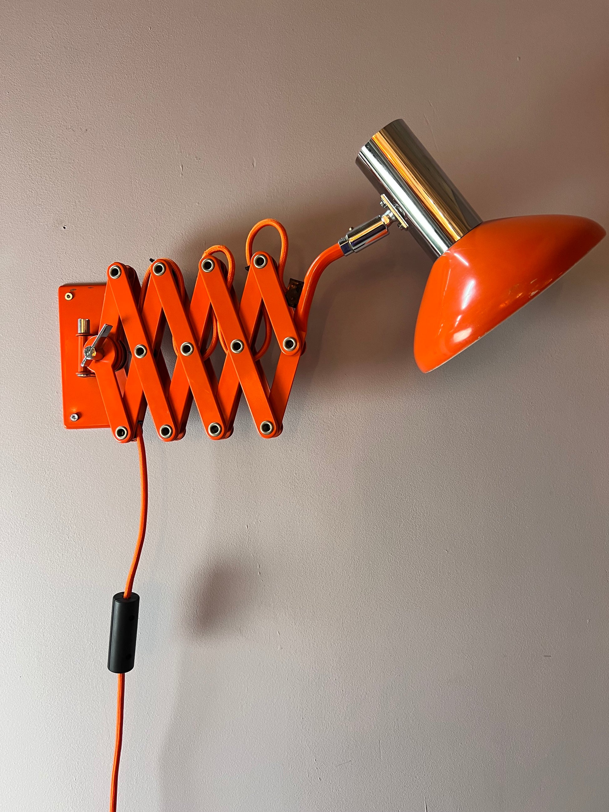 Wandlampe orange von Hustadt Scherenlampe