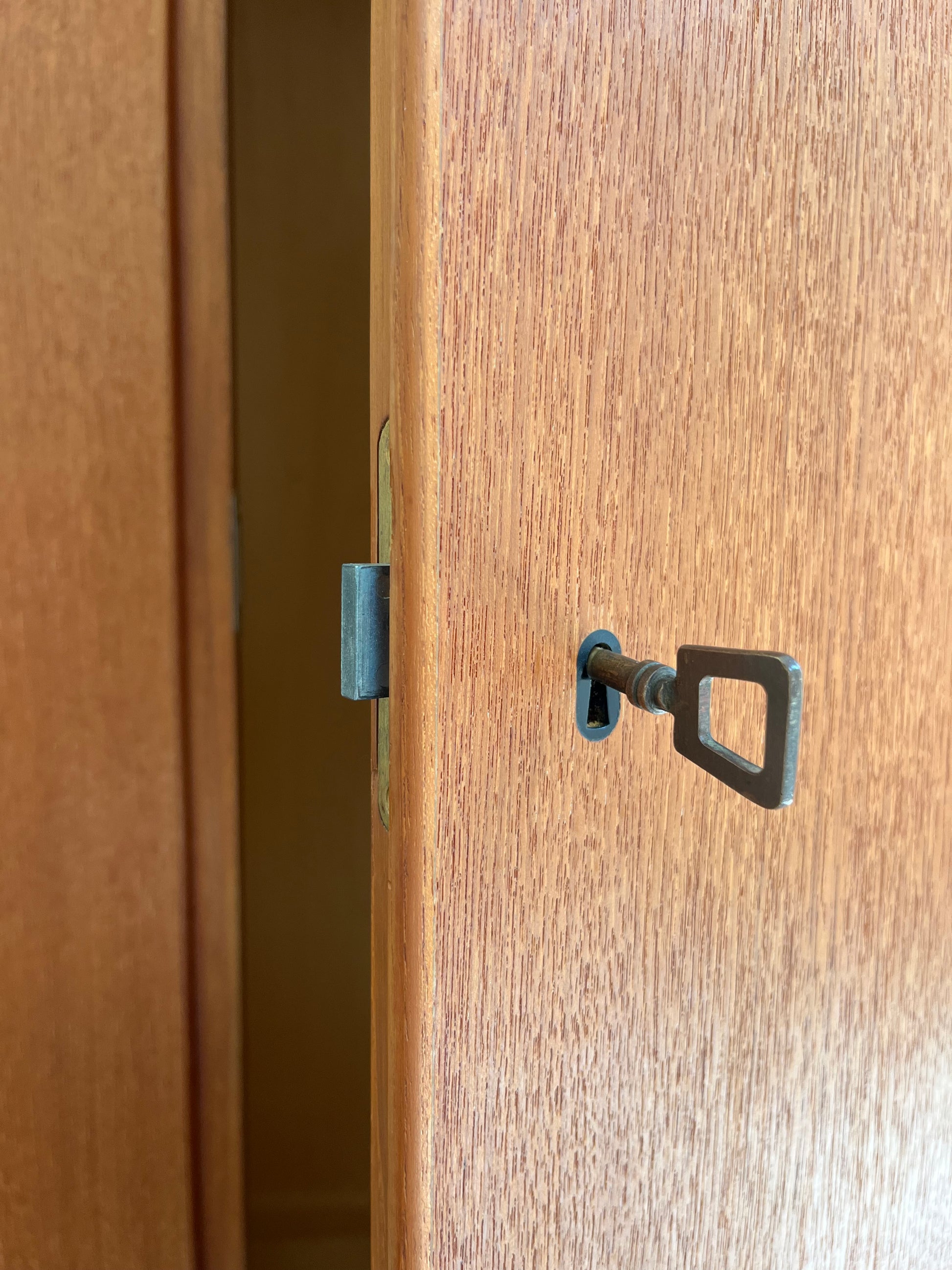 Großer Kleiderschrank Teak von rt Möbel