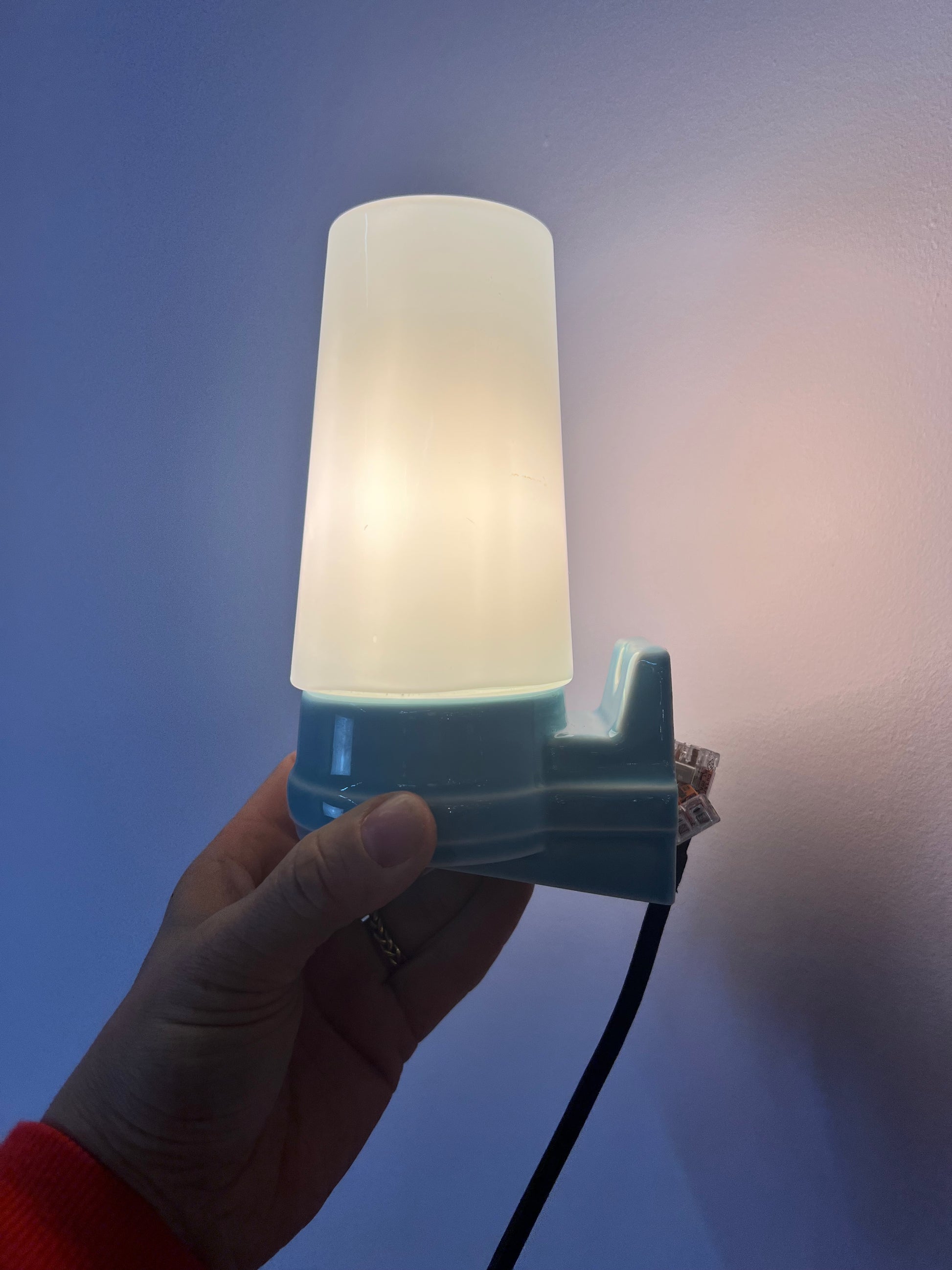 Wandlampe hellblau Sigvard Bernadotte für Ifö