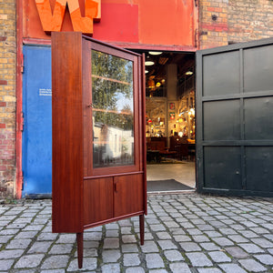 Eckschrank Teak mit Glastür und Schloss