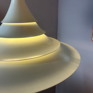 Hängelampe Pagode weiß von Ricardoni für Nordisk Solar