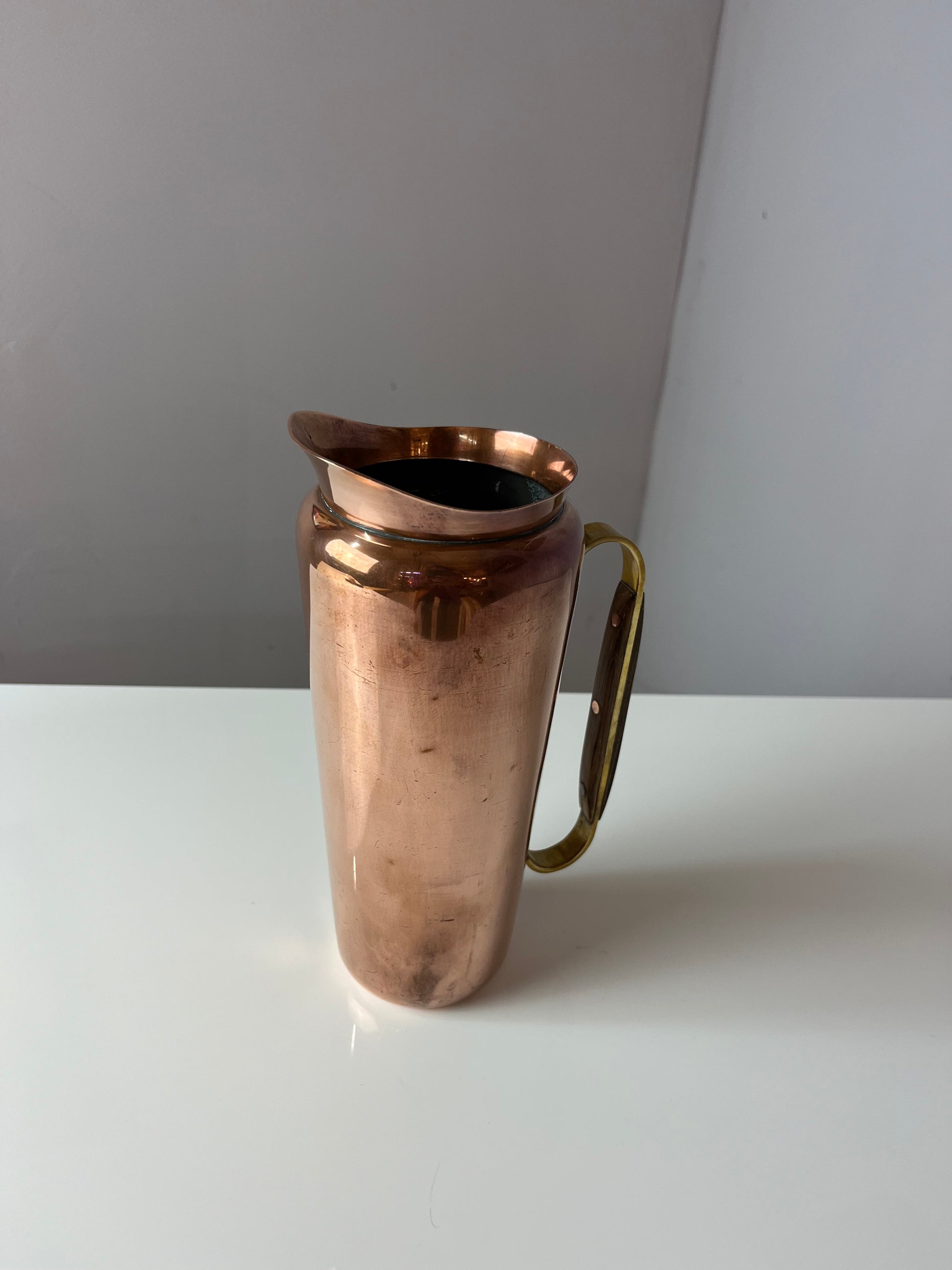 Krug Kupfer mit Holzgriff