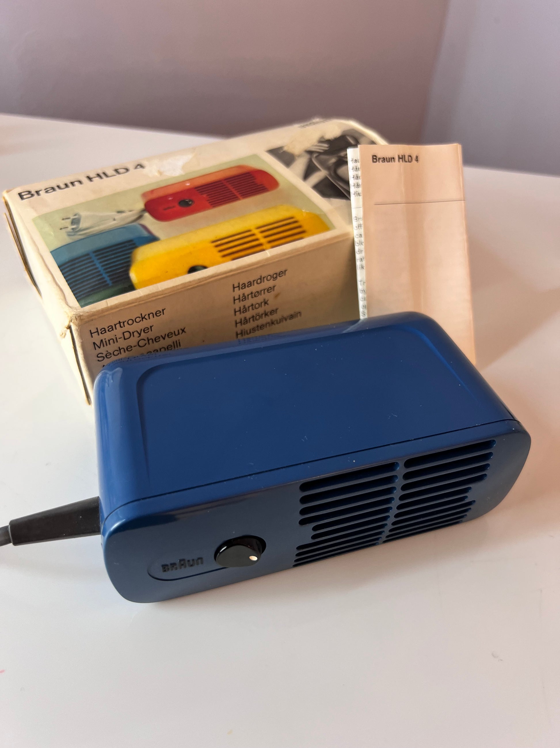 Reisefön HLD 4 blau von Dieter Rams für BRAUN