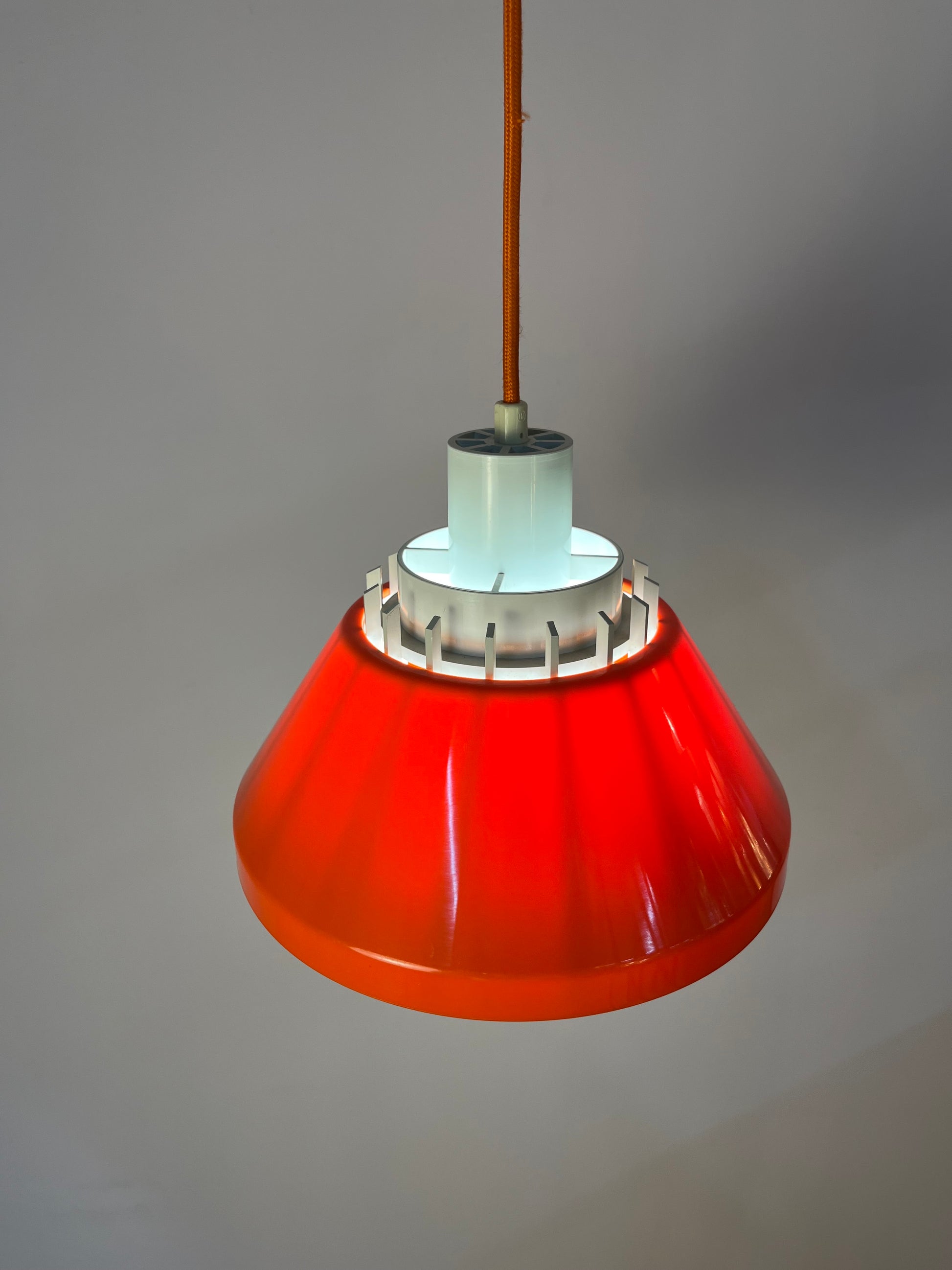 Hängelampe Modell 854 orange Kunststoff von Lyskær Belysning