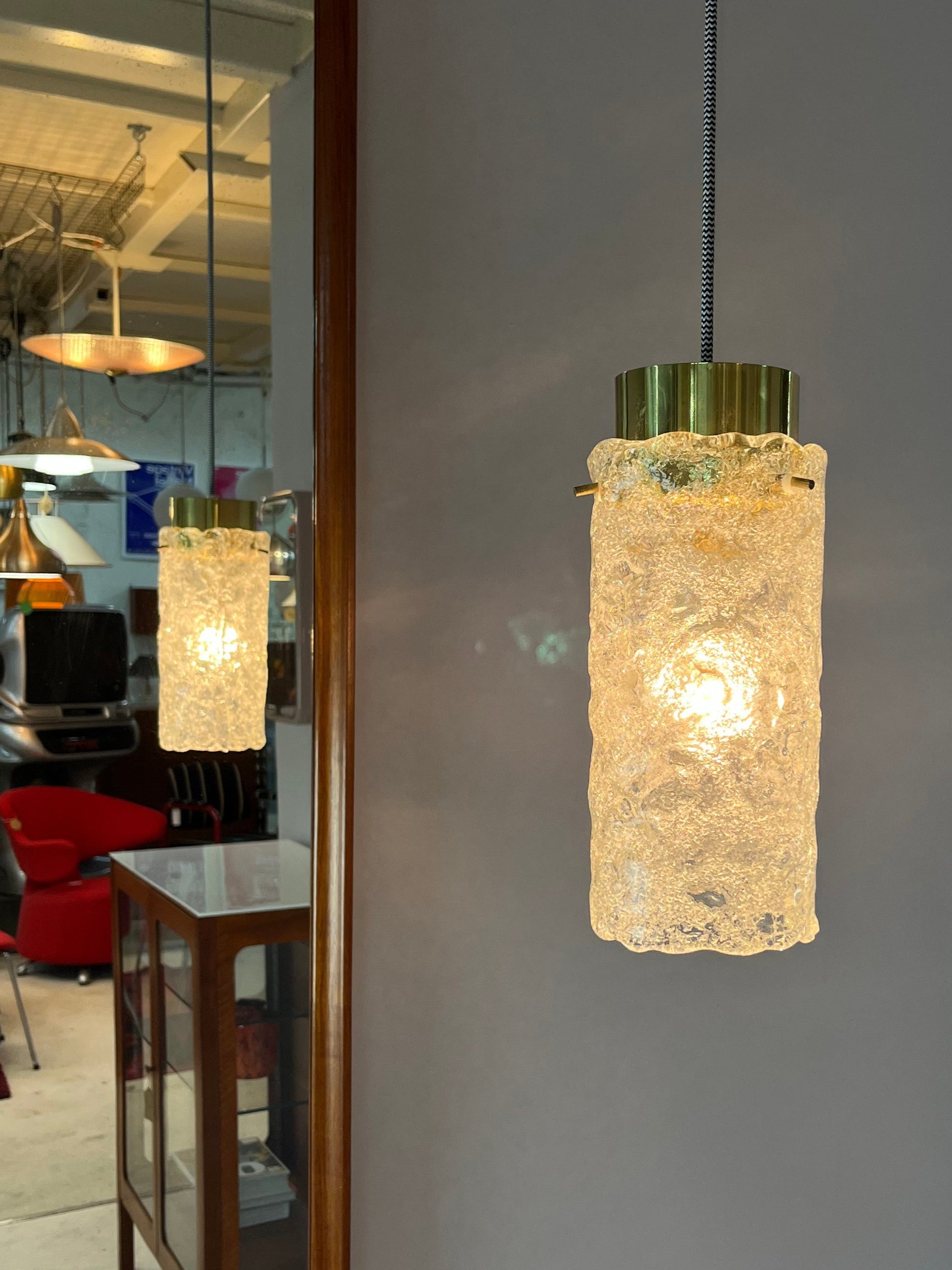 Hängelampe Eisglas Messing von J.T. Kalmar für Kalmar Franken KG