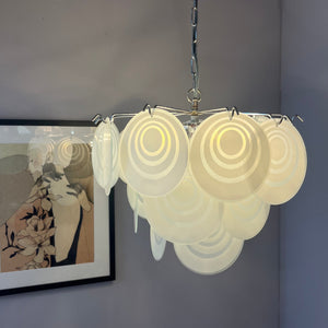 Kronleuchter weiß silber mit Glasscheiben