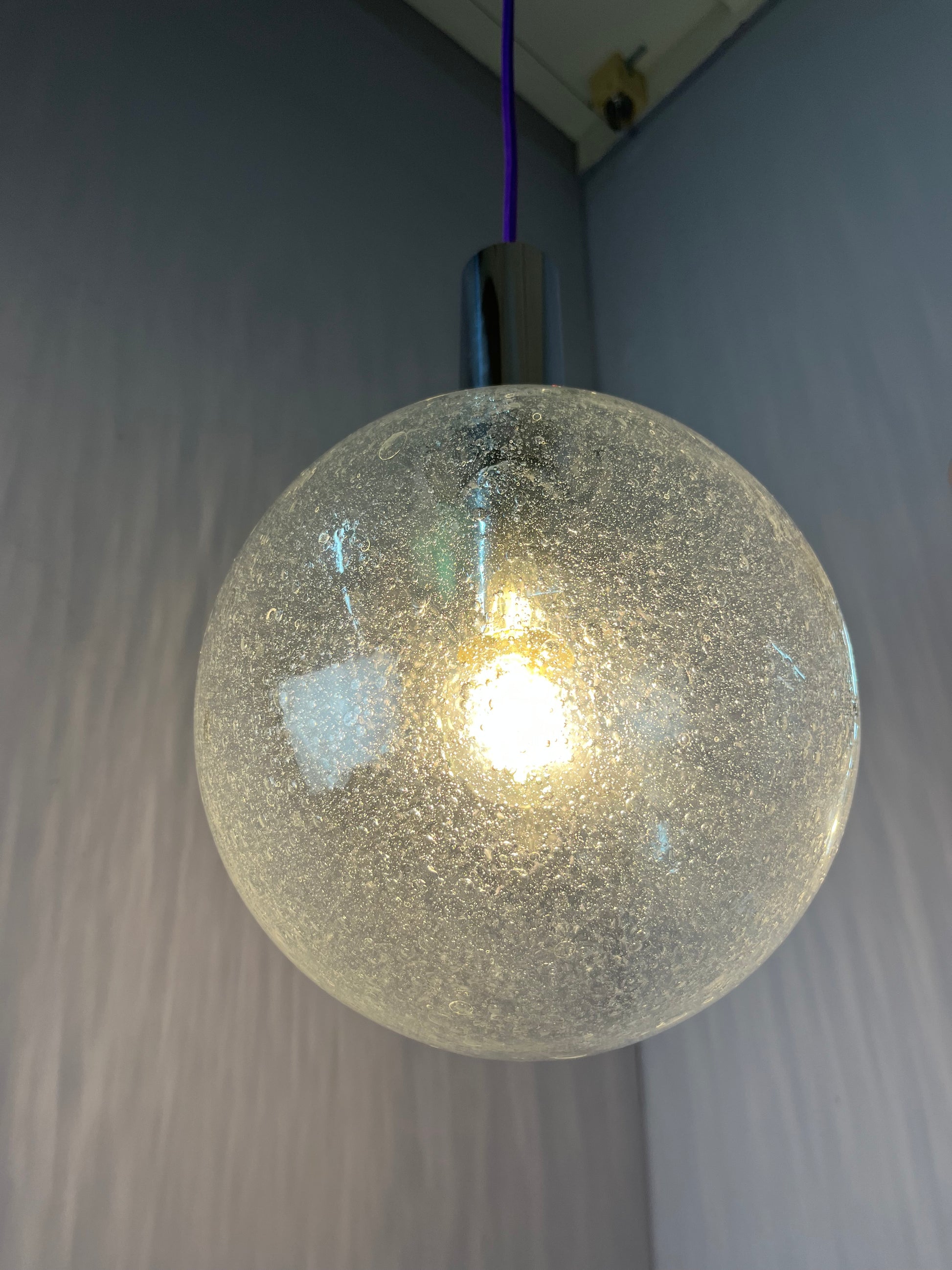 Hängelampe Größe M Einschlussglas Chrom von Doria