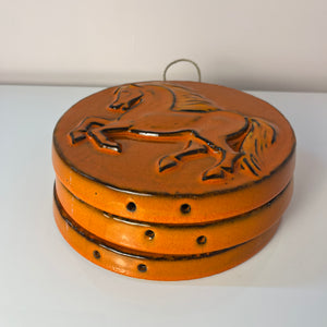 Set: Relief Wandteller Igel Pferd Fisch orange Keramik