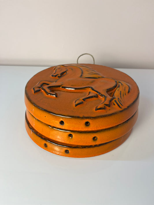 Set: Relief Wandteller Igel Pferd Fisch orange Keramik