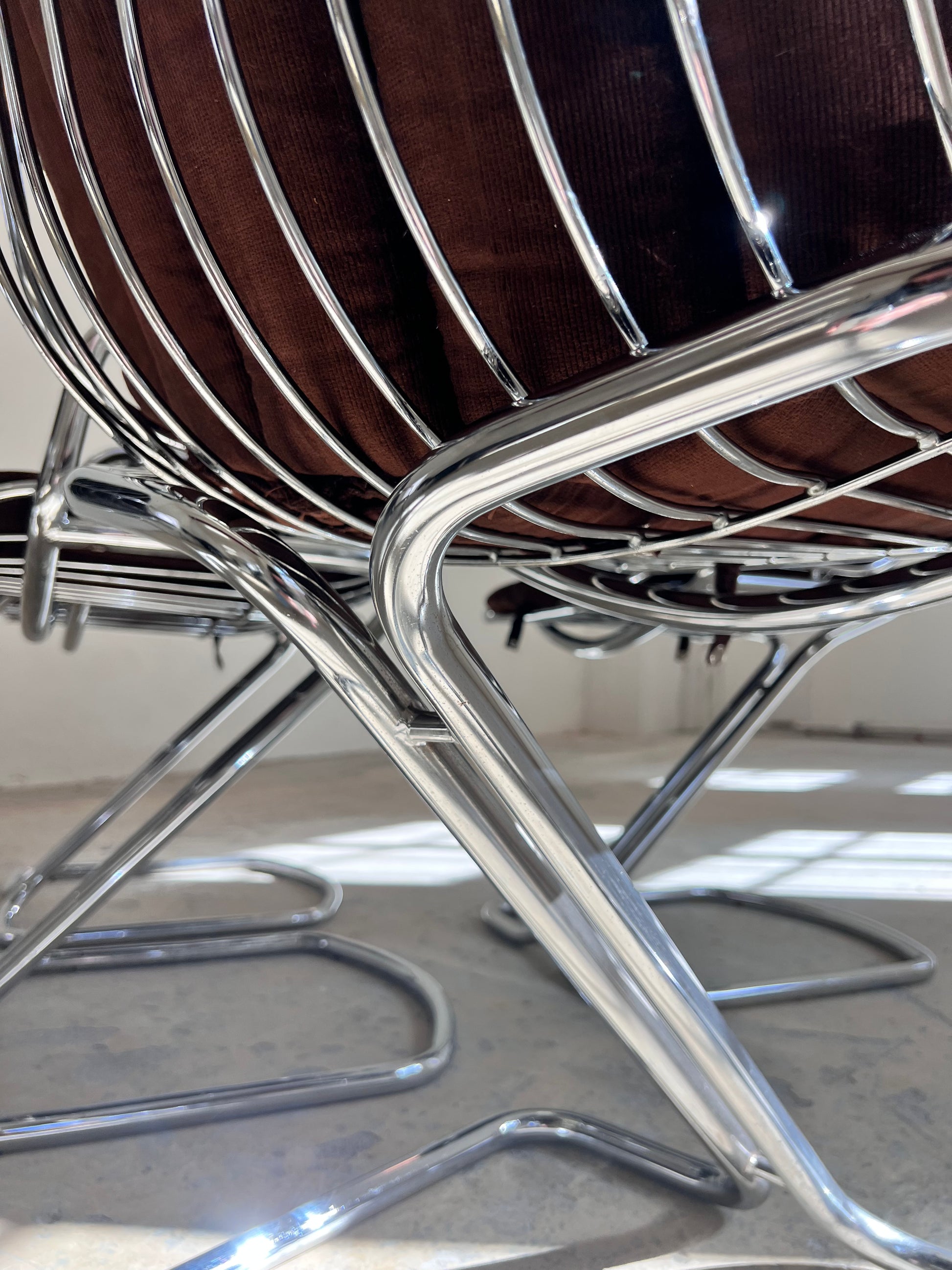 Freischwinger Chrom mit braunem Sitzkissen von Gastone Rinaldi für Rima