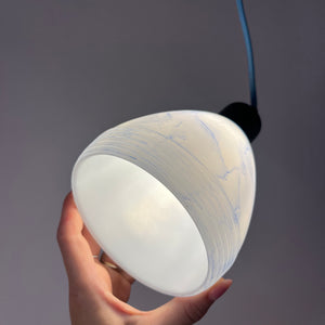 Hängelampe blau weiß marmoriert Glas