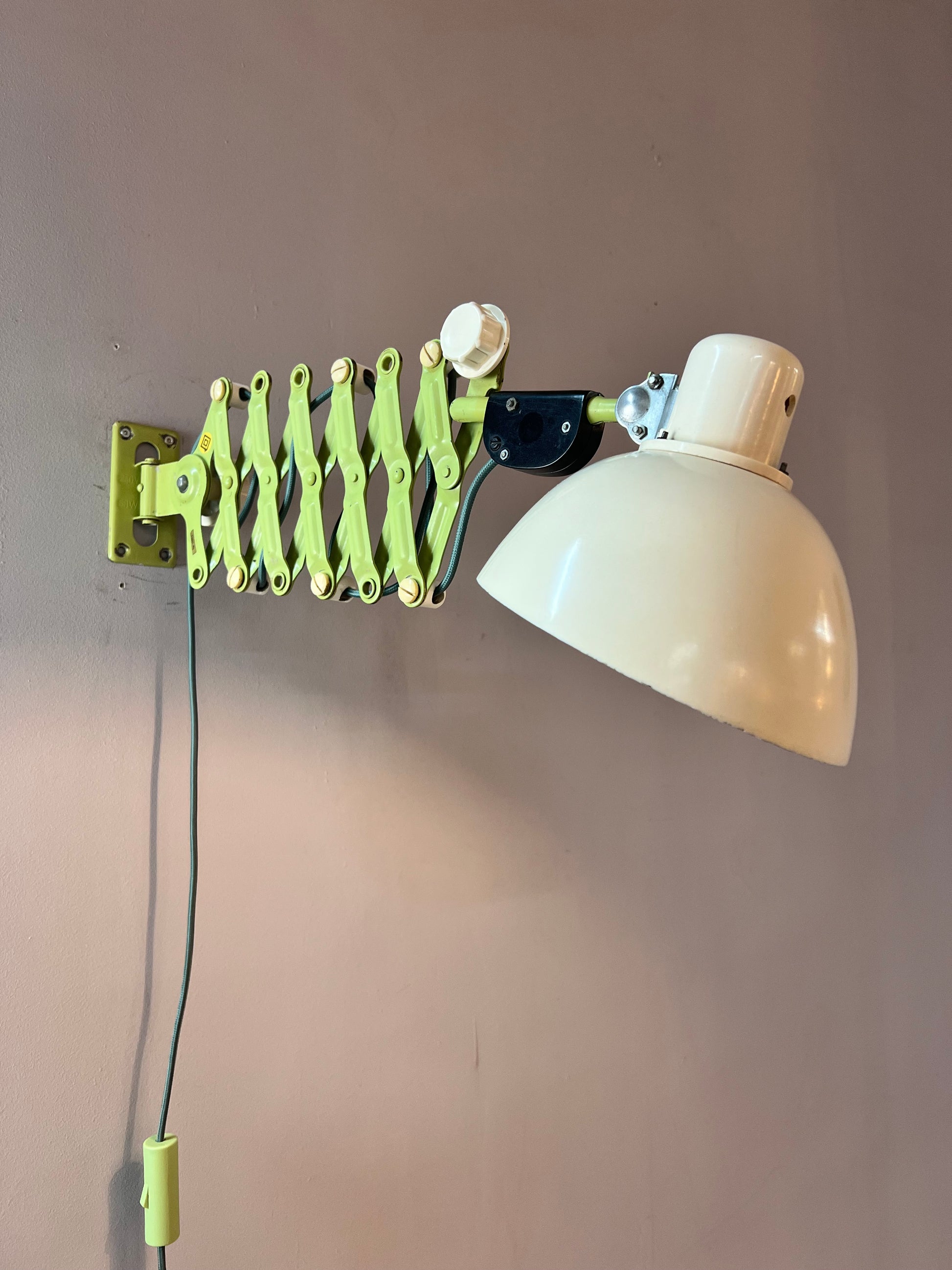Scherenlampe mint creme von VEB Zweckleuchtenbau Dresden