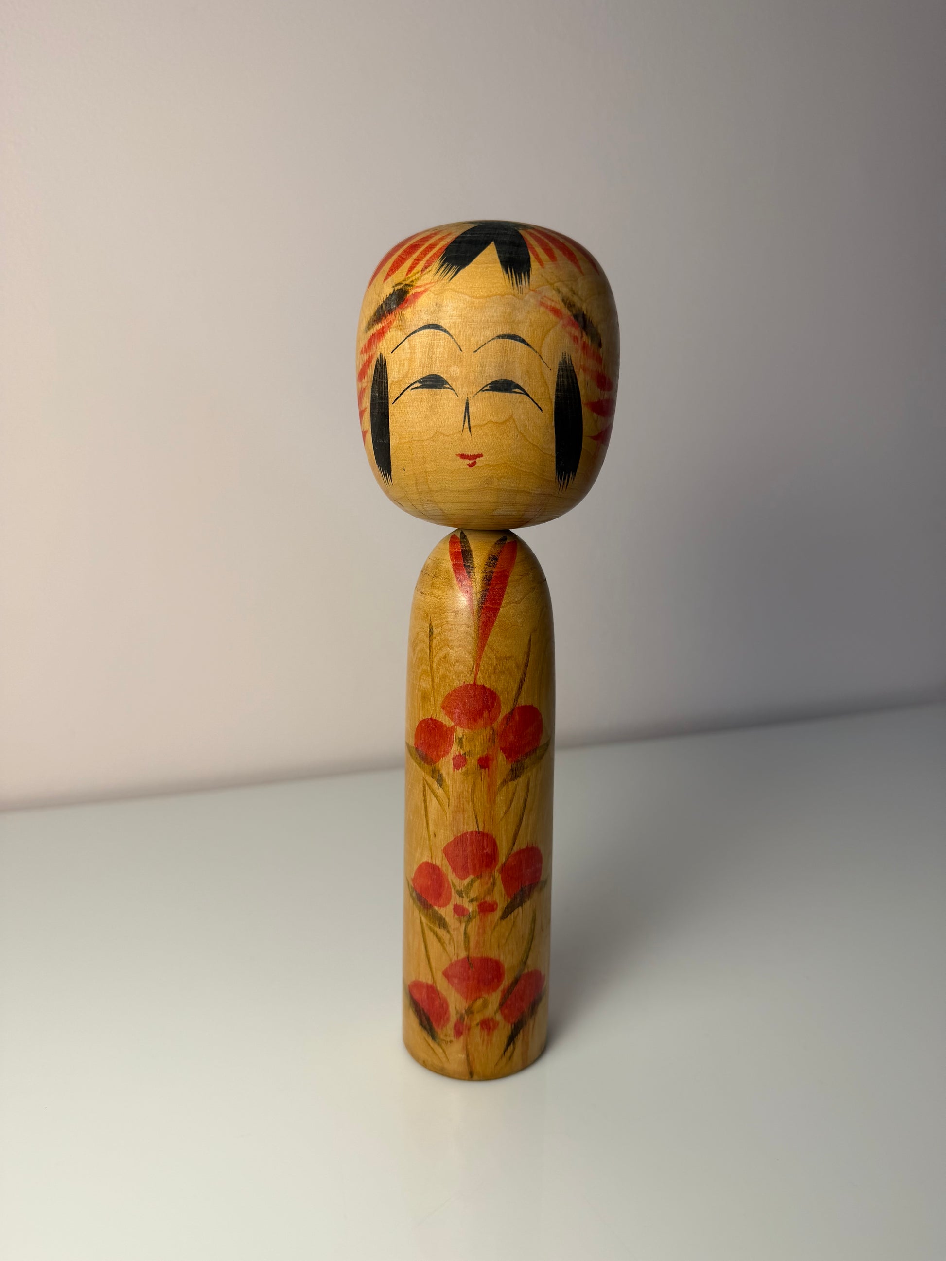 Japanische Kokeshi Holzfigur handbemalt