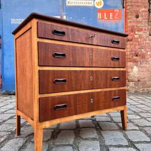 Kommode Teak mit vier abschließbaren Schubläden aus Dänemark