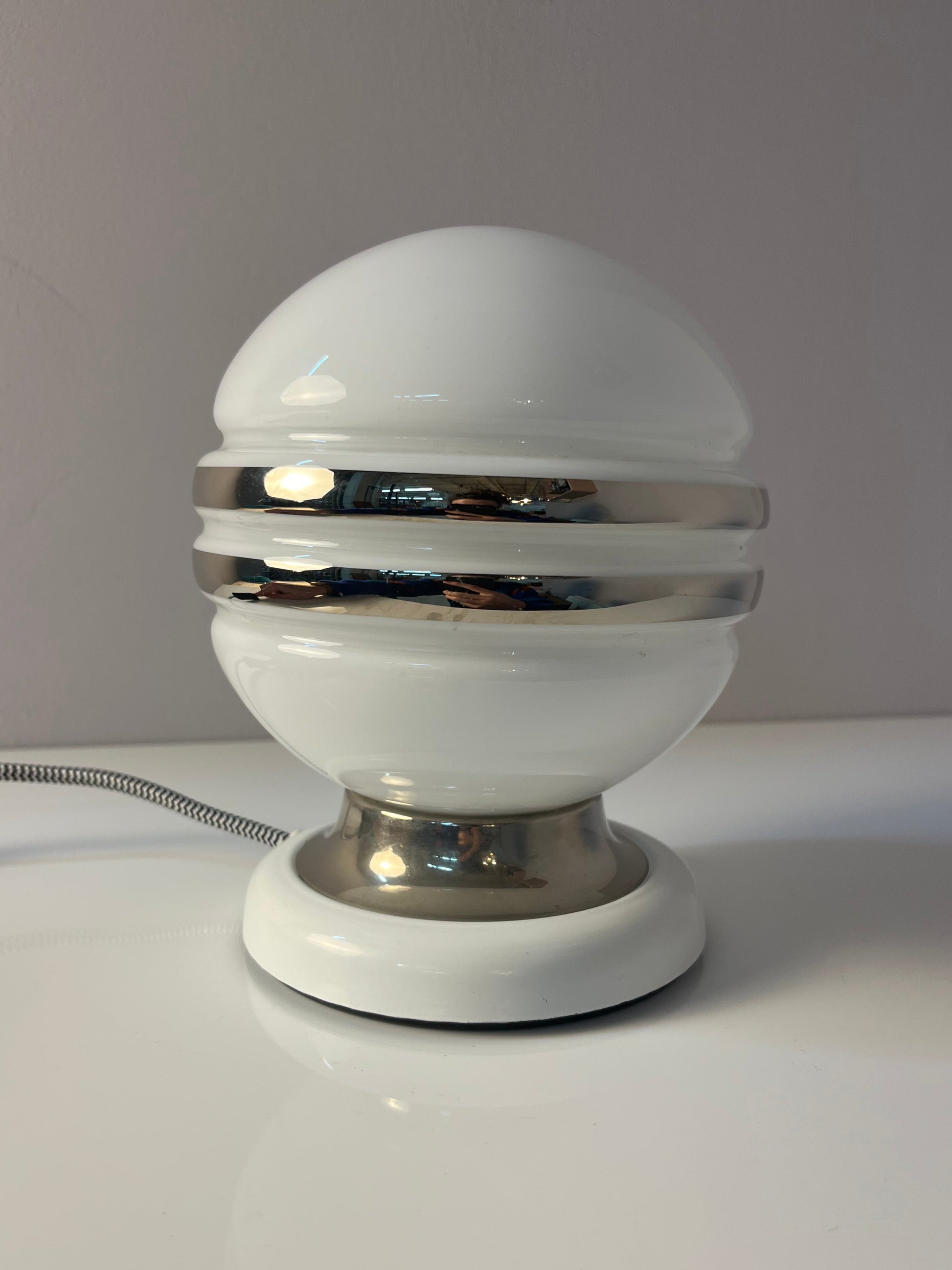 Kugel-Tischlampe weiß Chrom