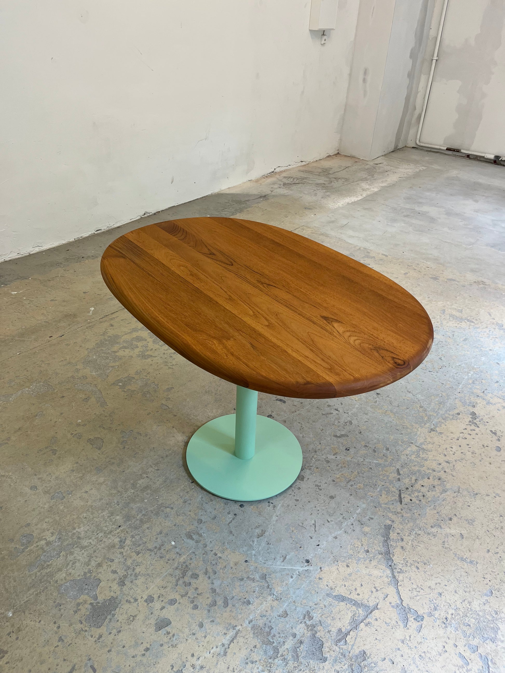 Ovaler Esstisch Teak mit neuem Tischgestell Glostrup