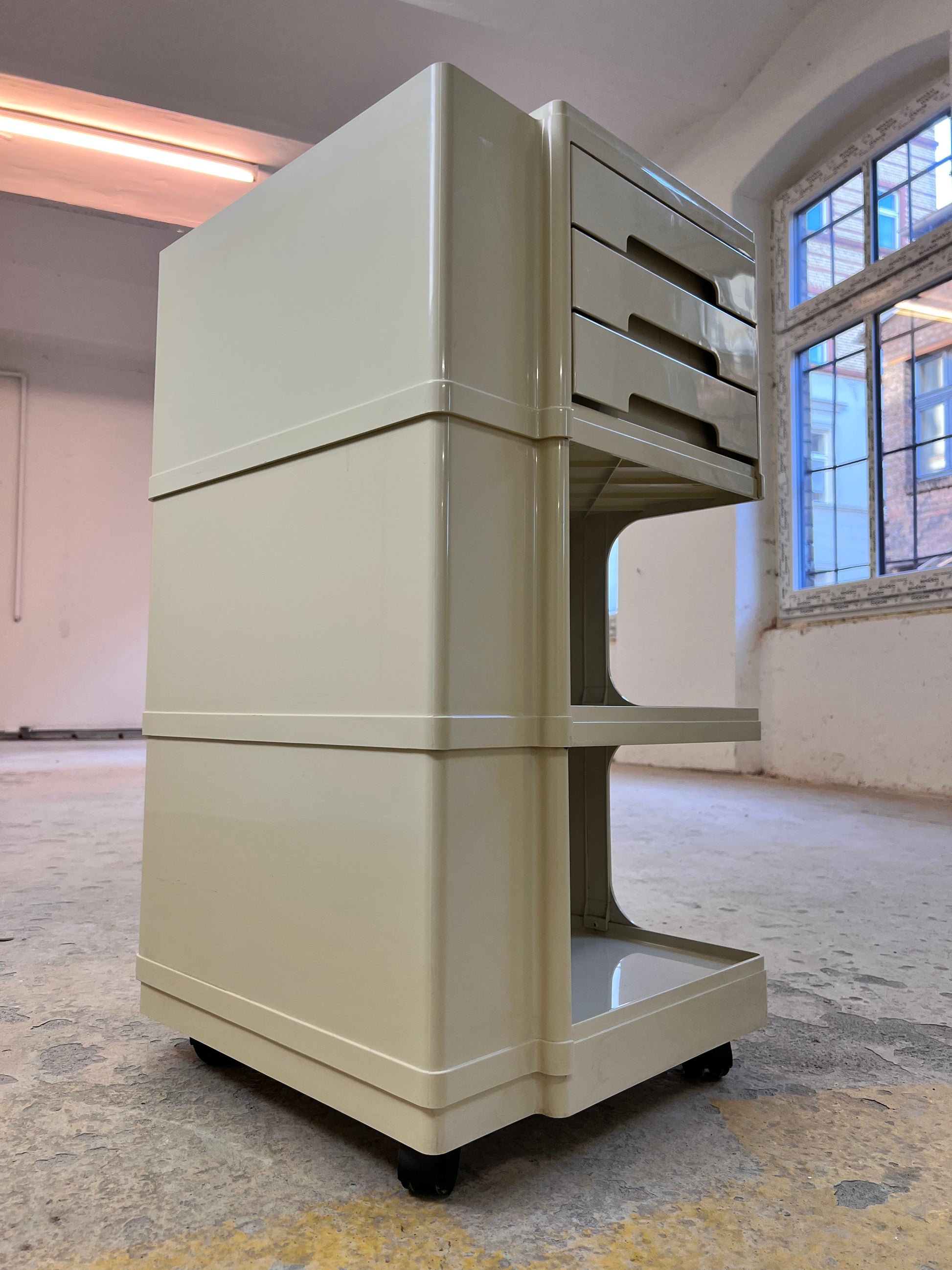 Rollwagen Stile cremeweiß von Giovanni Pelis für Neolt