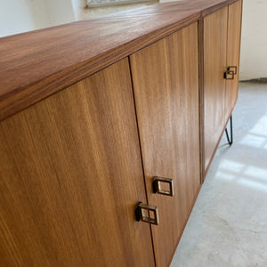 Sideboard Teak mit Flügeltüren & Messinggriffen