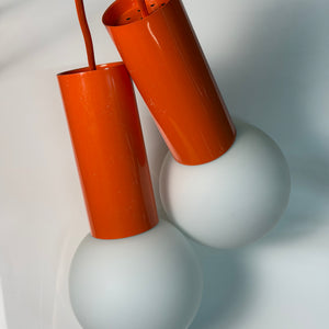 Set: 2x Hängelampe orange mit Opalglas Globus