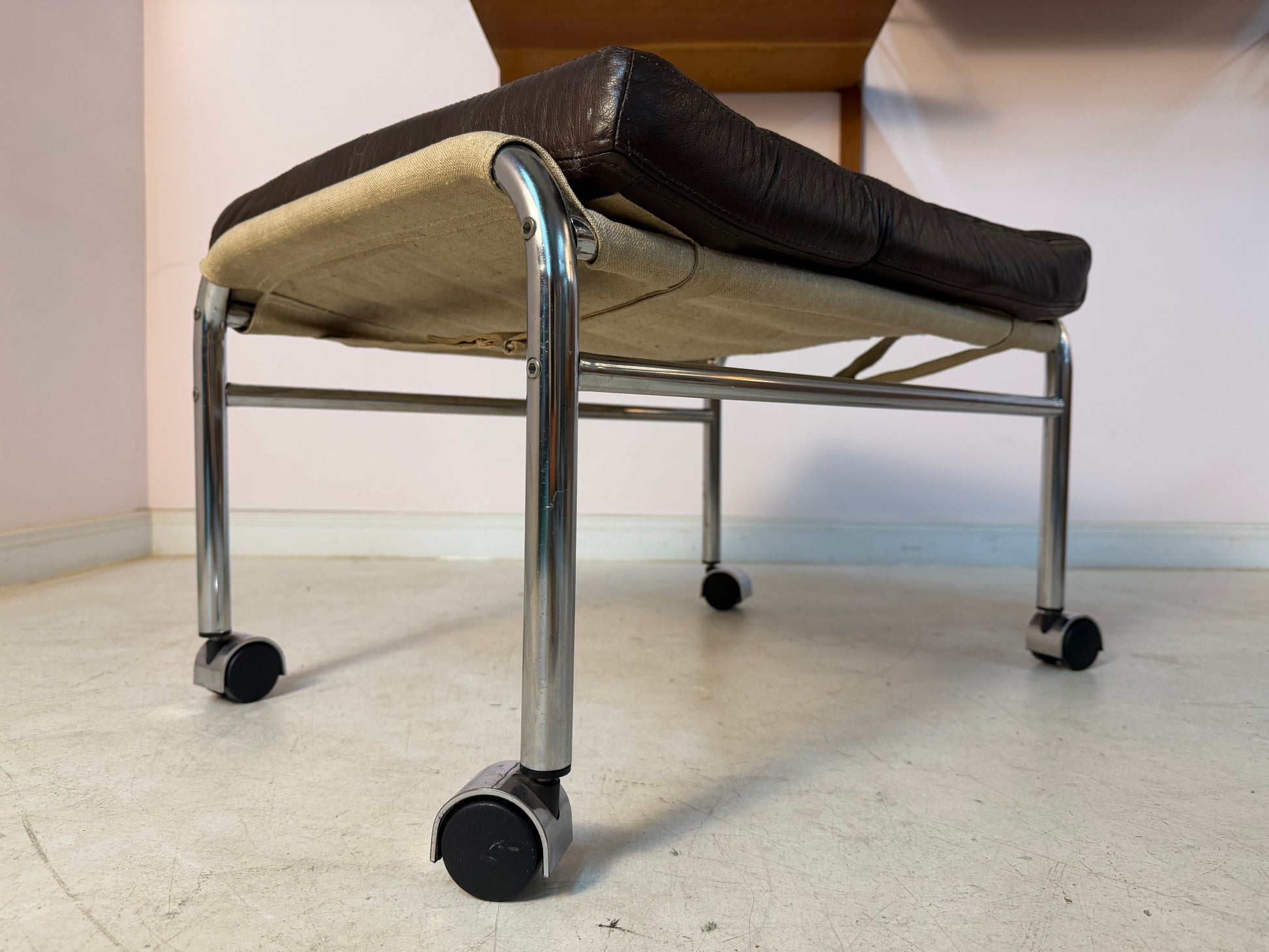 Hocker Modell Bore dunkelbraun Chrom von Noboru Nakamura für IKEA