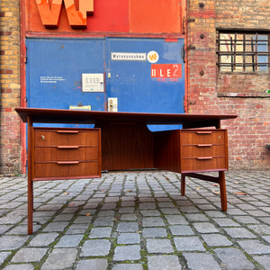 Freistehender Schreibtisch Modell 75 Teak von Gunni Omann für Omann Jun