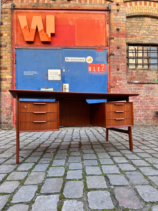 Freistehender Schreibtisch Modell 75 Teak von Gunni Omann für Omann Jun