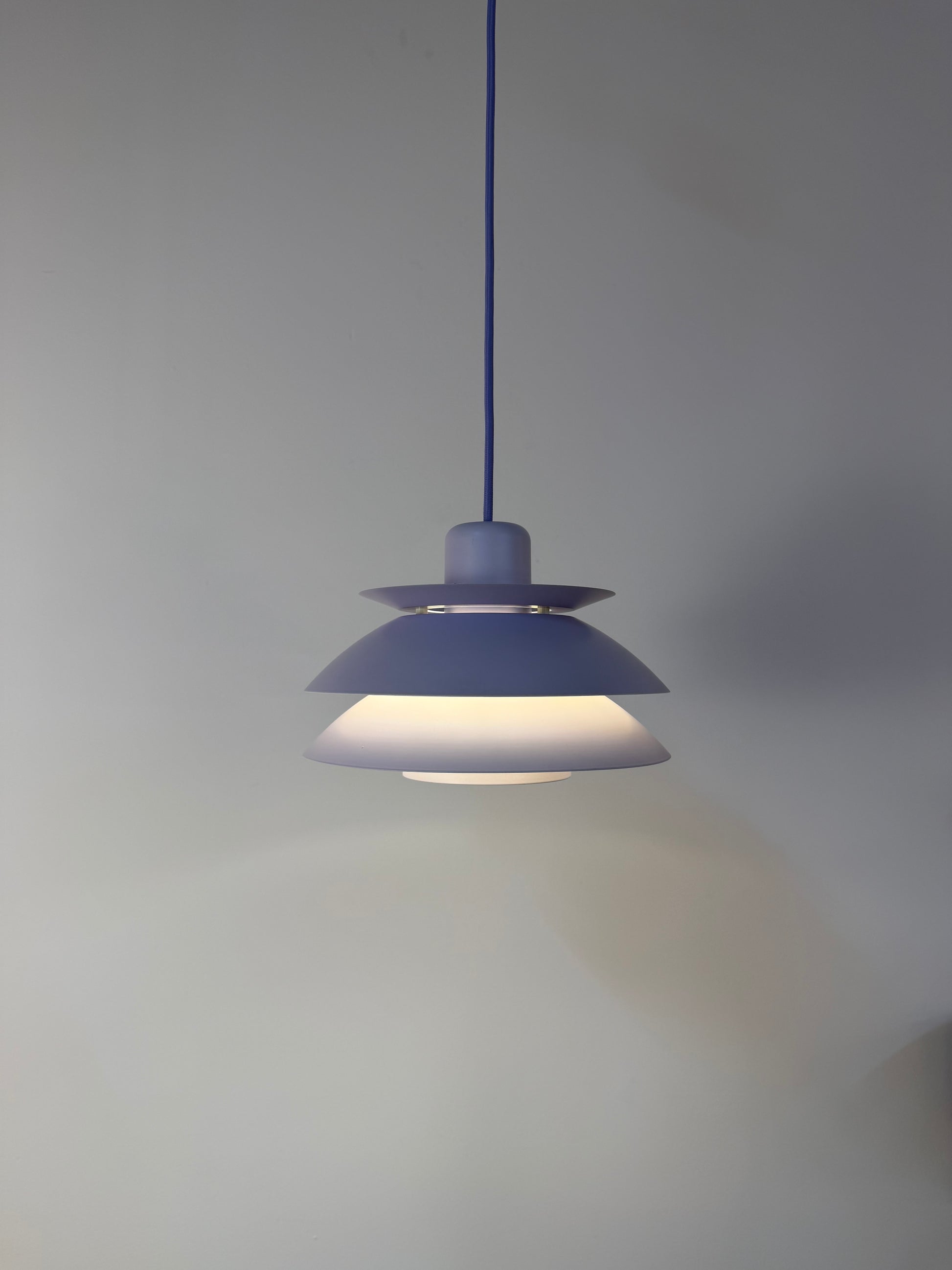 Lamellenlampe Typ 776 flieder von Horn