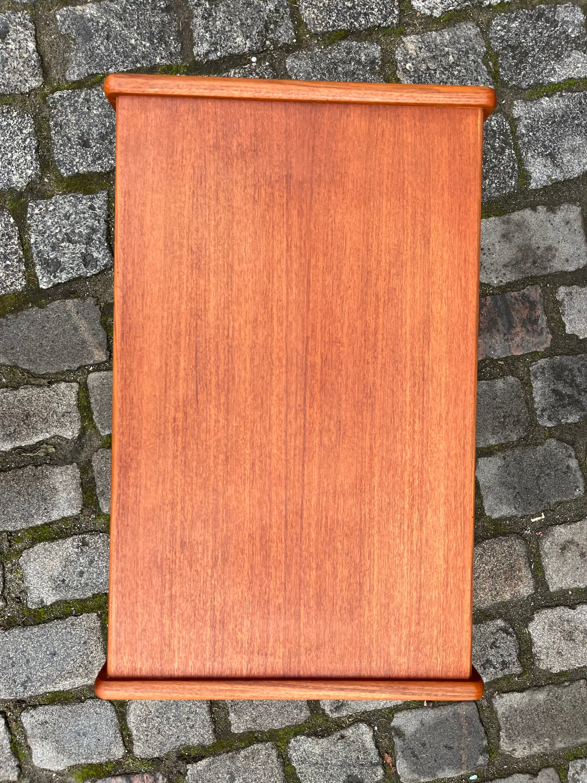 Couchtisch Teak mit Rollen von Korup