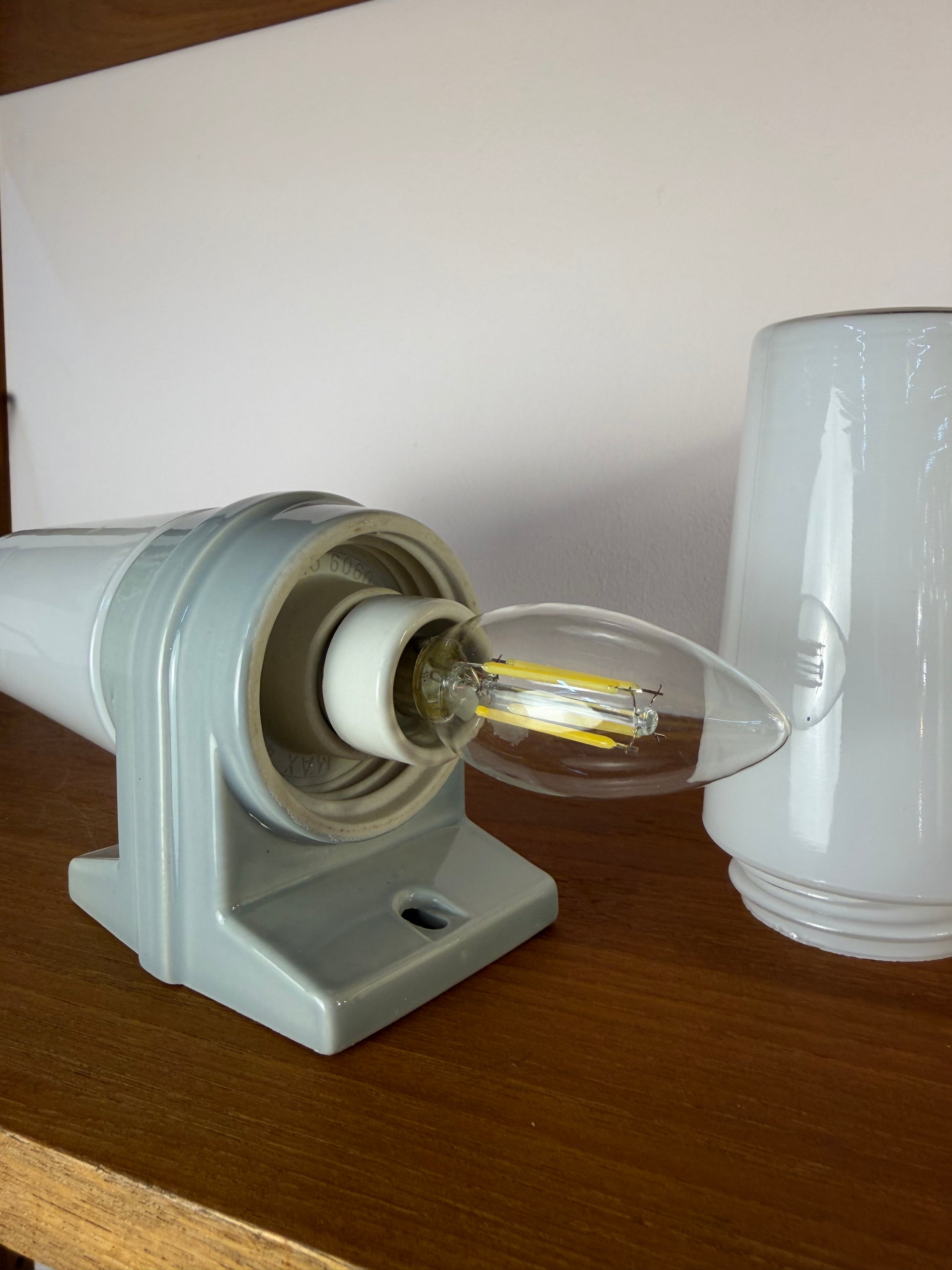 Wandlampe Modell 6060 grau von Sigvard Bernadotte für Ifö