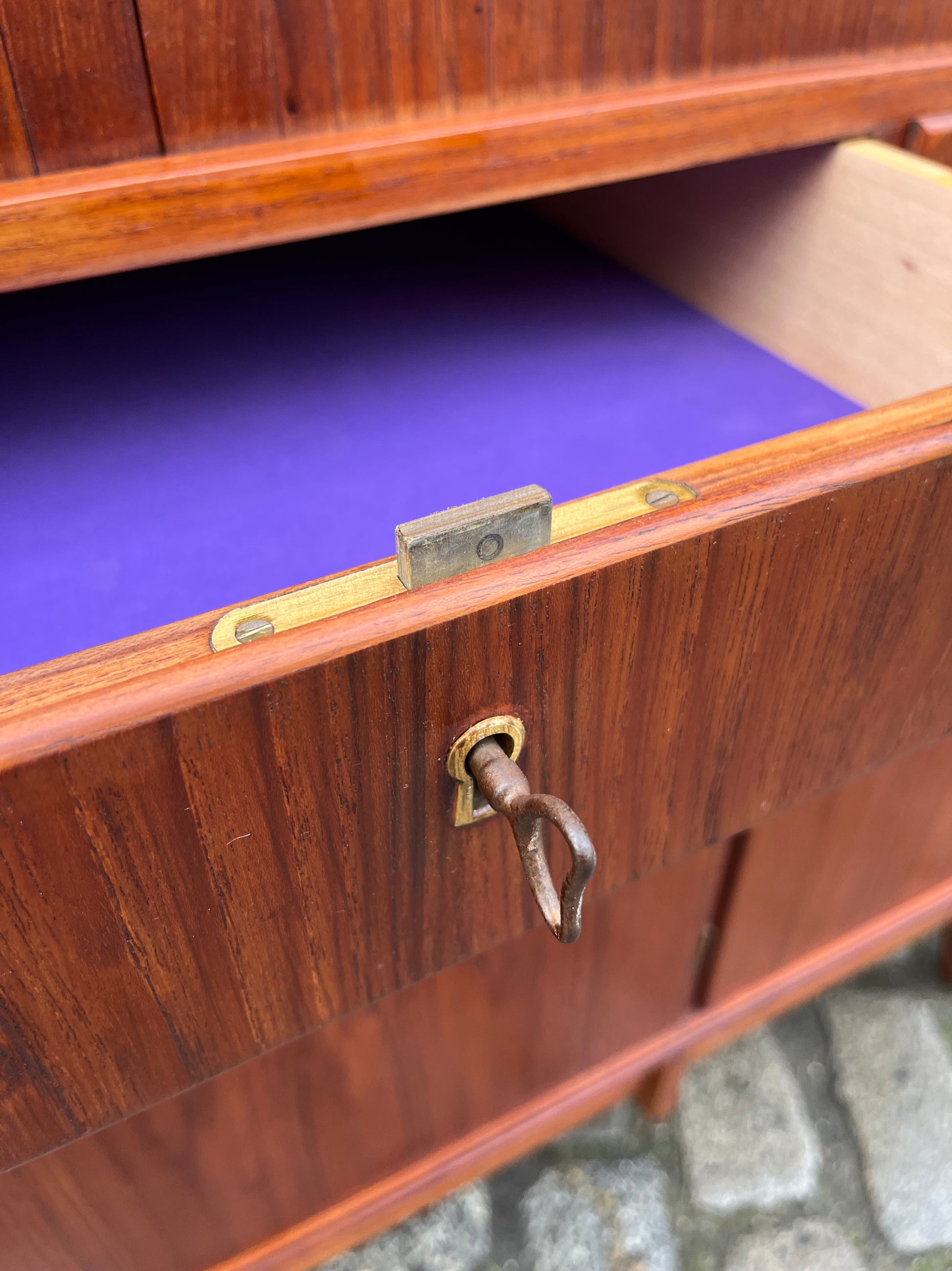 Highboard Teak mit Jalousietüren aus Dänemark