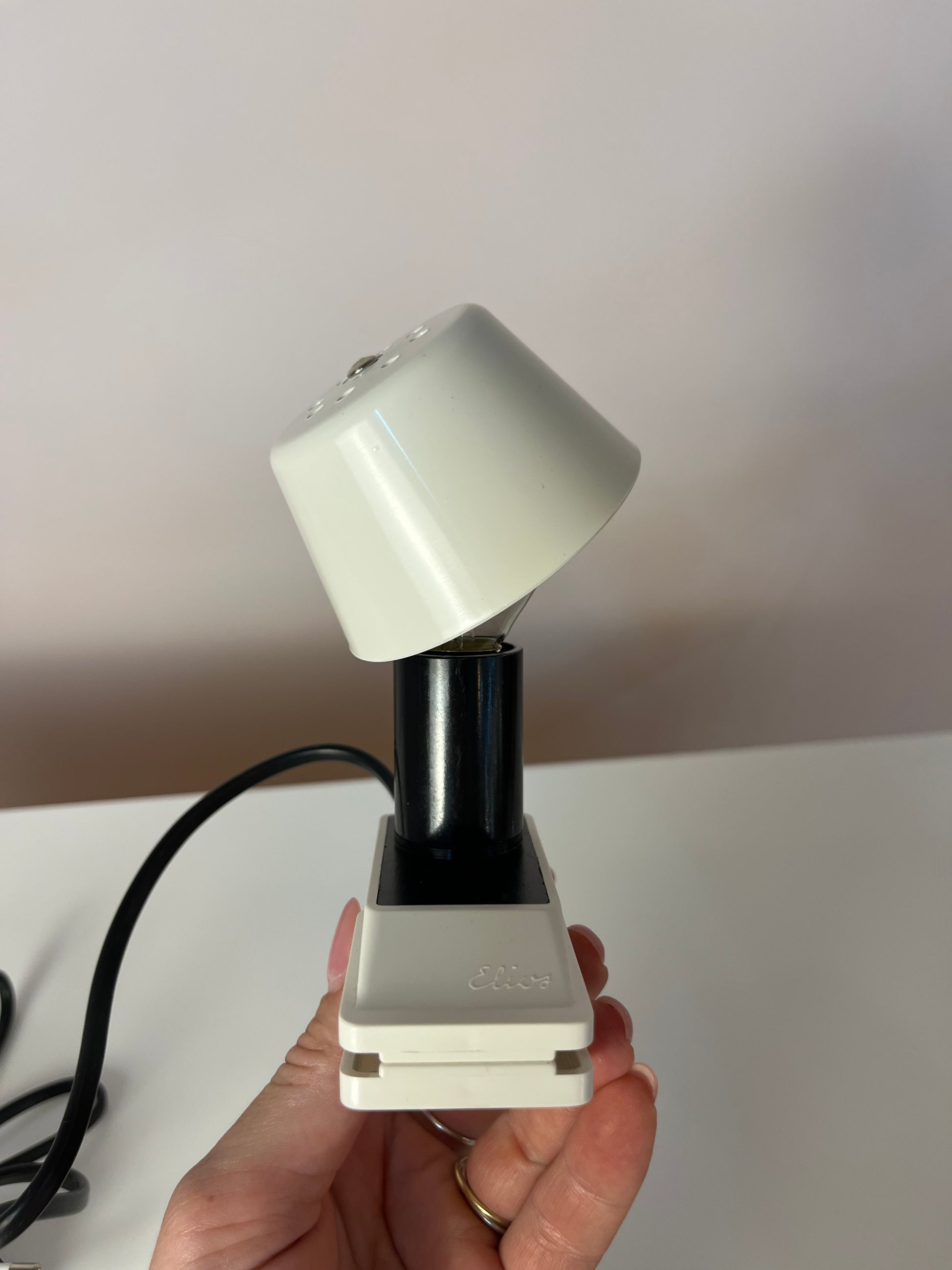 Klemmlampe weiß mit Metallschirm von Elios