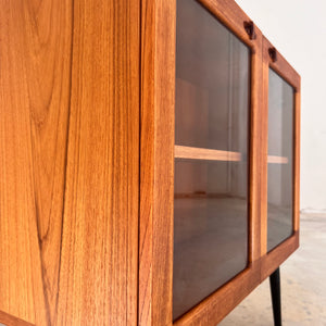 Kleine Vitrine Teak von H. W. Klein für Bramin