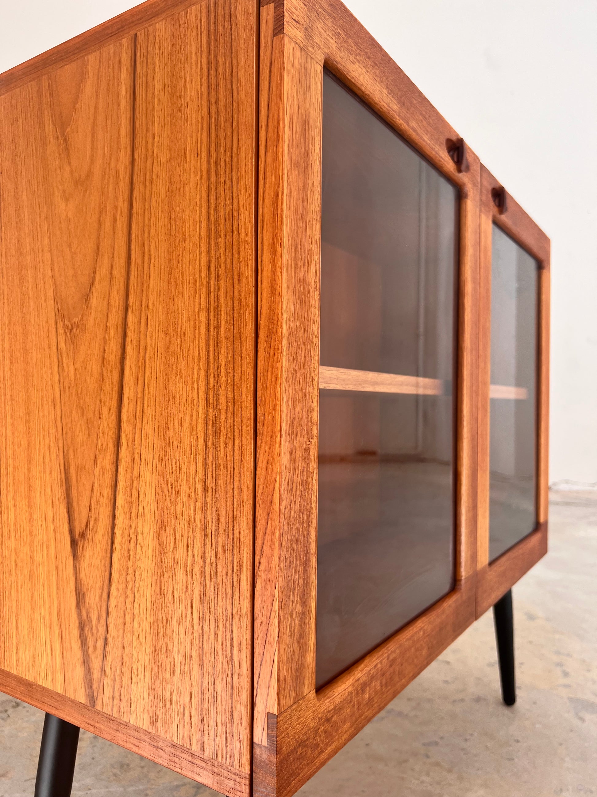 Kleine Vitrine Teak von H. W. Klein für Bramin