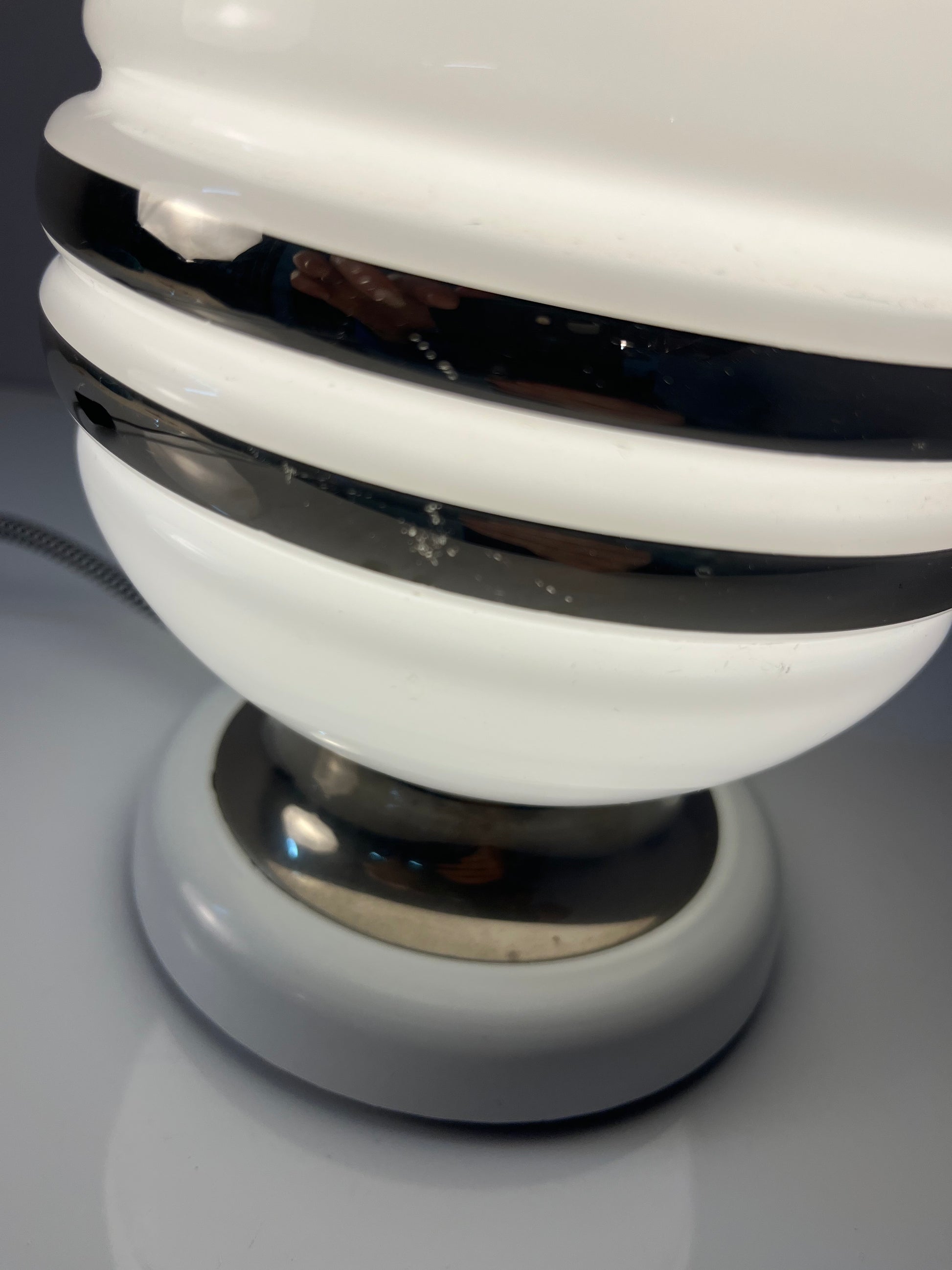 Kugel-Tischlampe weiß Chrom