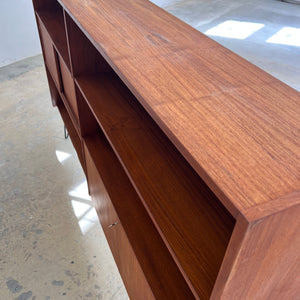 Regal auf Hairpinlegs aus Dänemark