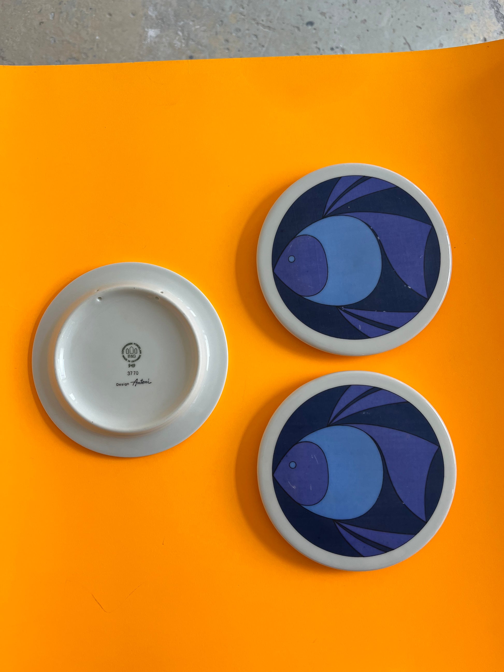Set: 3x Sammelteller / Wandteller Fische blau von Ib Antoni für Bing & Grøndahl